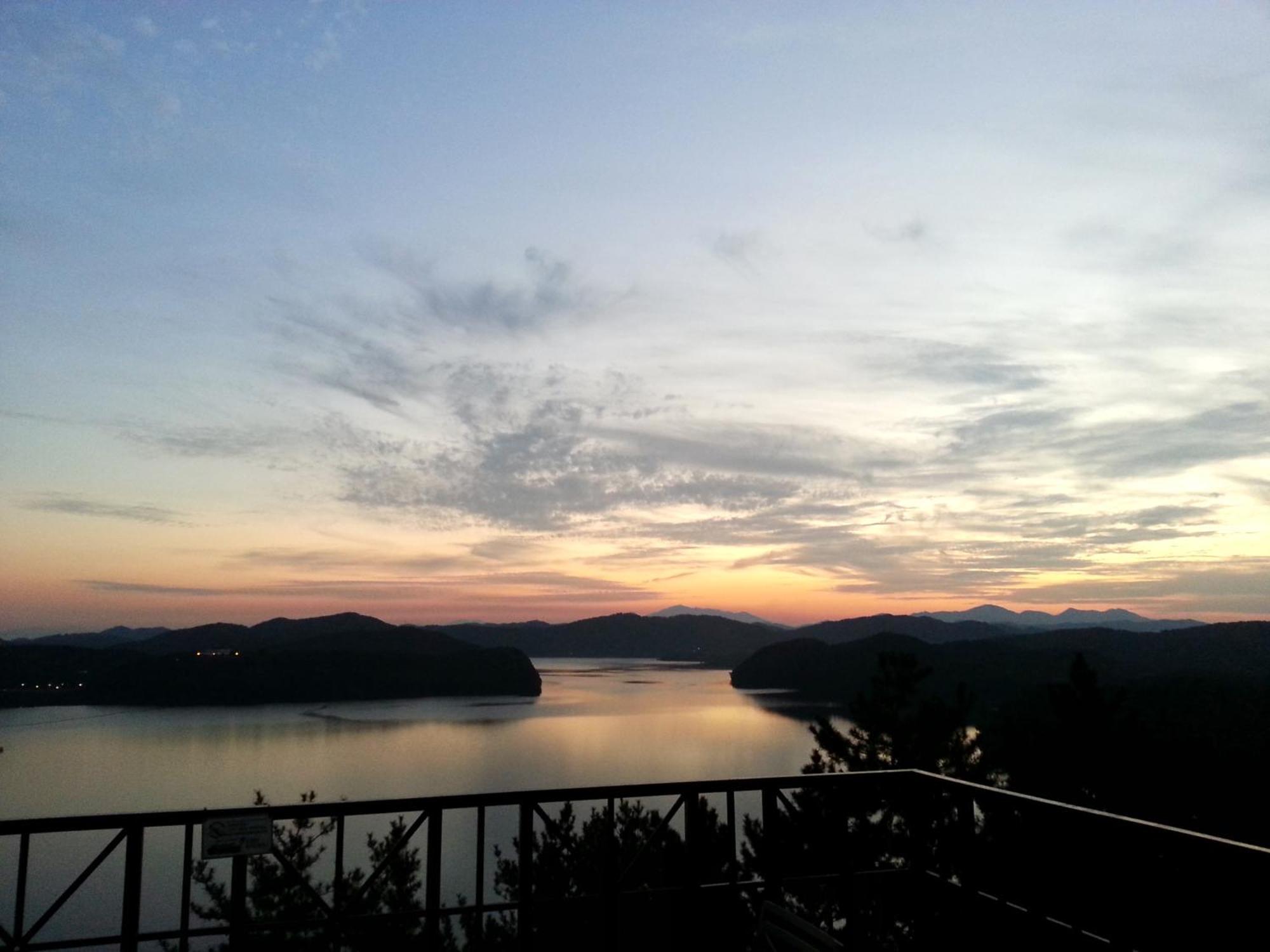 โรงแรมเอเชีย เลกไซด์ จินจู ภายนอก รูปภาพ